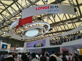 隆基發(fā)布SNEC新品全新一代Hi-MO組件 鐘寶申致辭：近年60型組件功率增長(zhǎng)20W/年 翻4倍