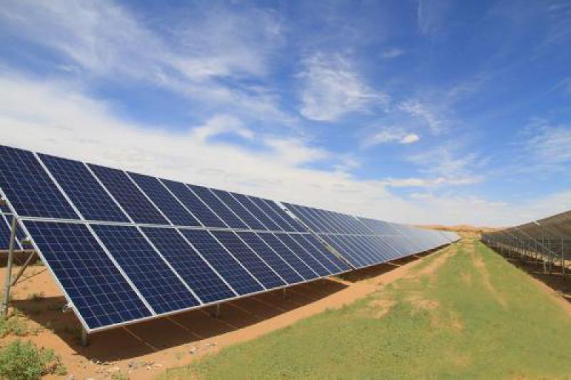 新疆維吾爾區(qū)首個光伏扶貧集中電站并網(wǎng)發(fā)電