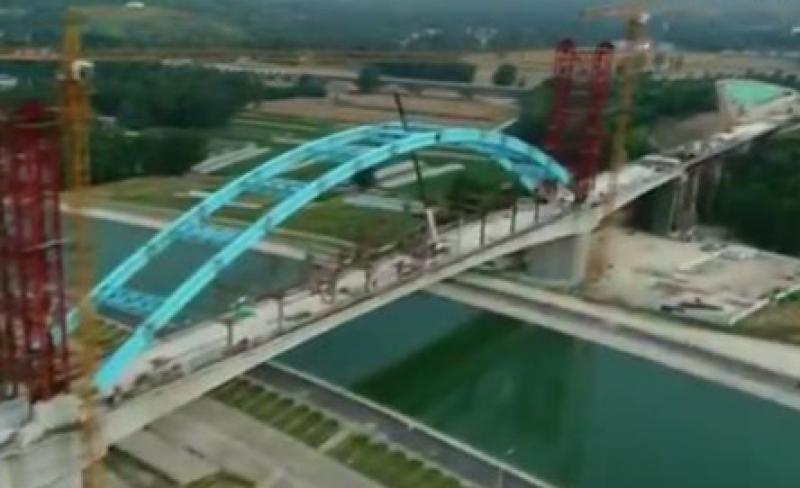 我國高鐵首座跨南水北調干渠特大橋轉體合龍