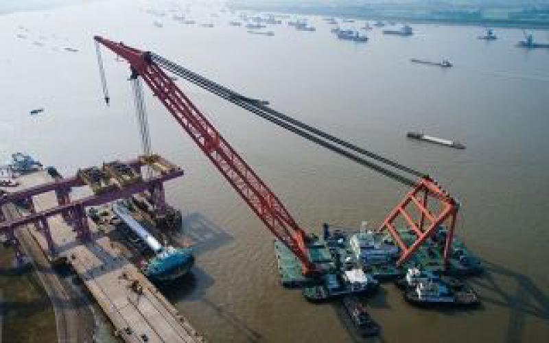 中核機械完成恒力石化4臺渣油加氫反應(yīng)器吊裝