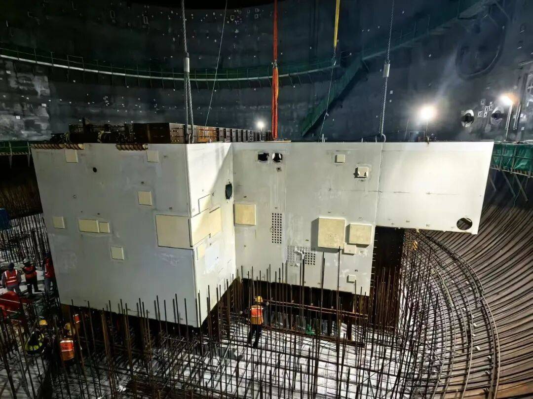 國(guó)內(nèi)首創(chuàng)！陸豐核電1號(hào)機(jī)組CA05與CB組合模塊整體吊裝成功