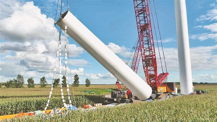 中國能建愛輝200MW一期風電項目風機開始吊裝