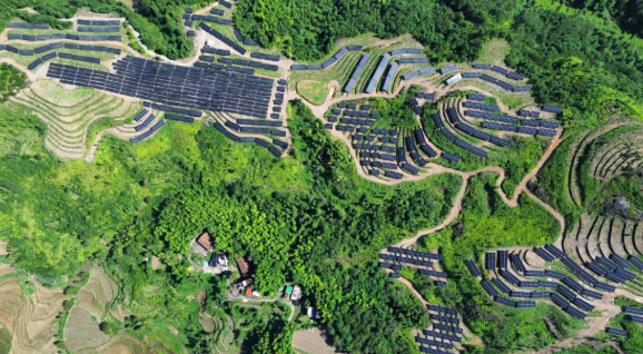 文成縣農光互補光伏發(fā)電項目全容量并網(wǎng)發(fā)電