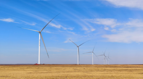中國能建完成包頭風電項目風機吊裝